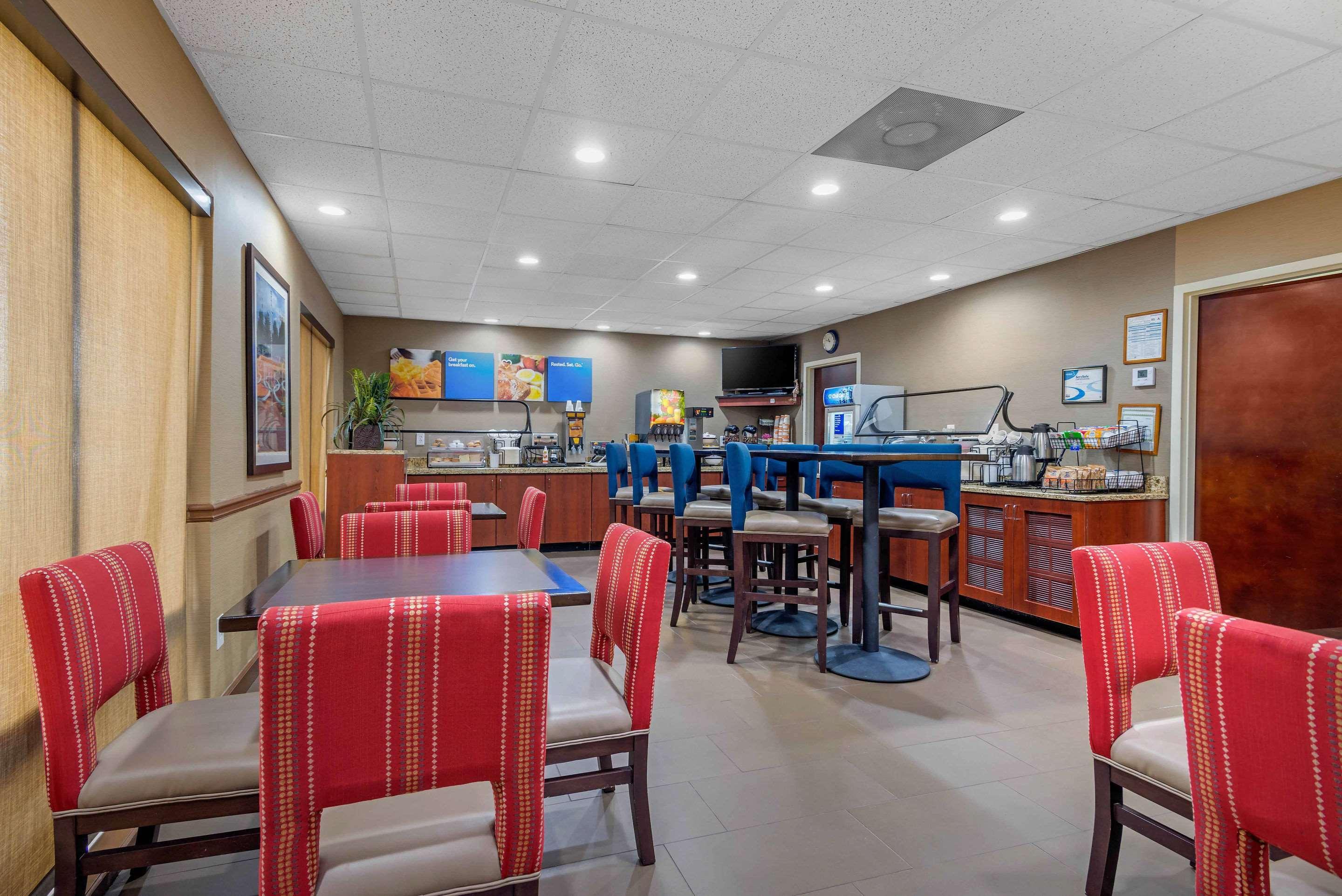 Comfort Inn & Suites Peachtree Corners Norcross Exterior photo